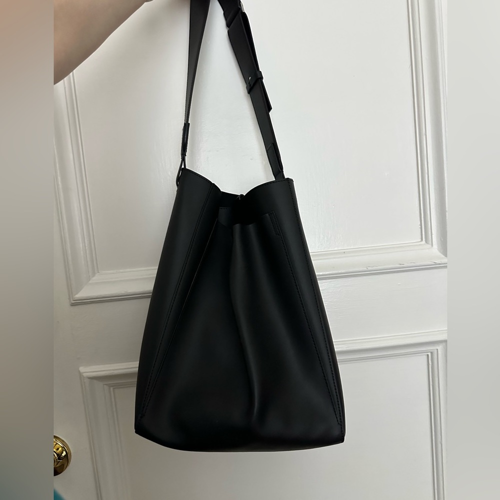 Everlane Black Studio Bag. Regular size. - Picture 2 of 7